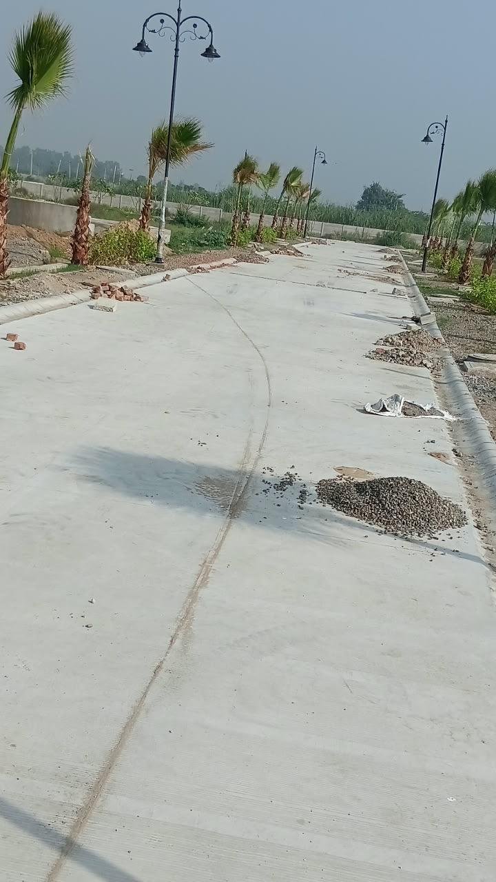 Heavy-Duty Trimix Concrete Road Construction & Power Floated Pavement